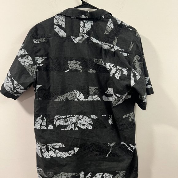 Pattern Short Sleeve Button-up - Picture 4 of 4